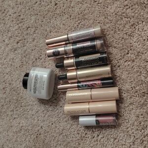 Revolution Beauty Set with Gloss and Highlighters